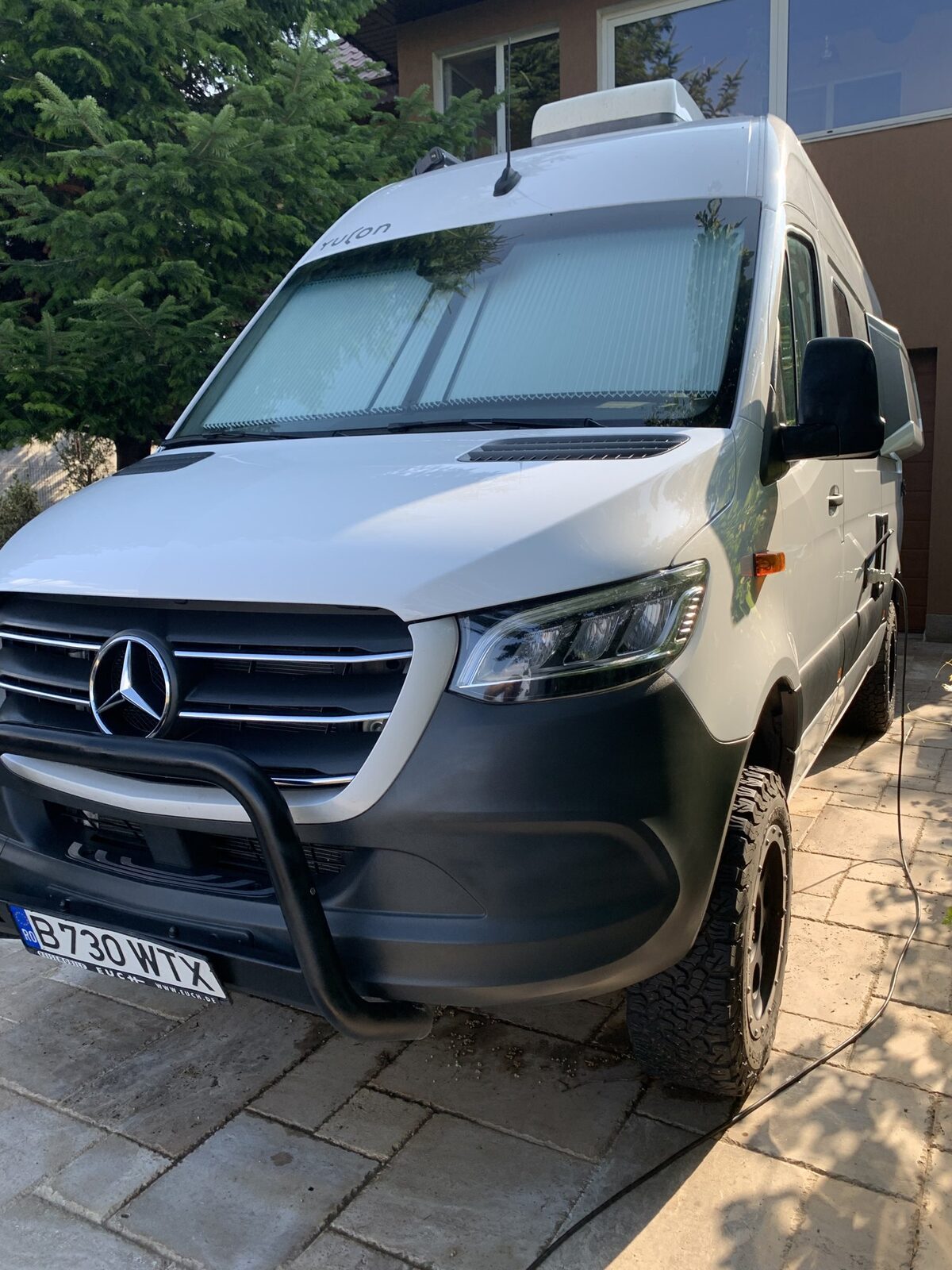 Frankia Yukon 4x4 front bull bar and Mercedes grille