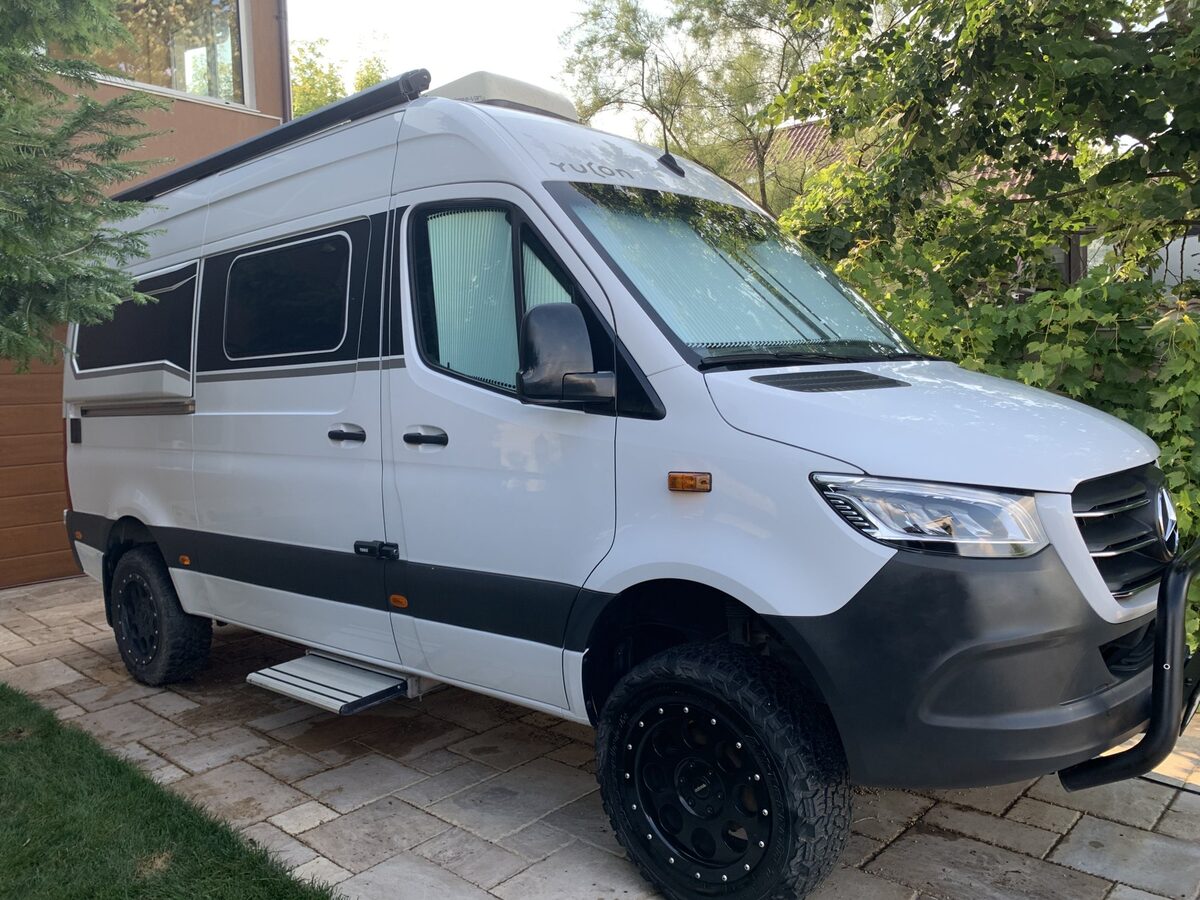 Frankia Yukon 4x4 campervan front three-quarter view with bull bar