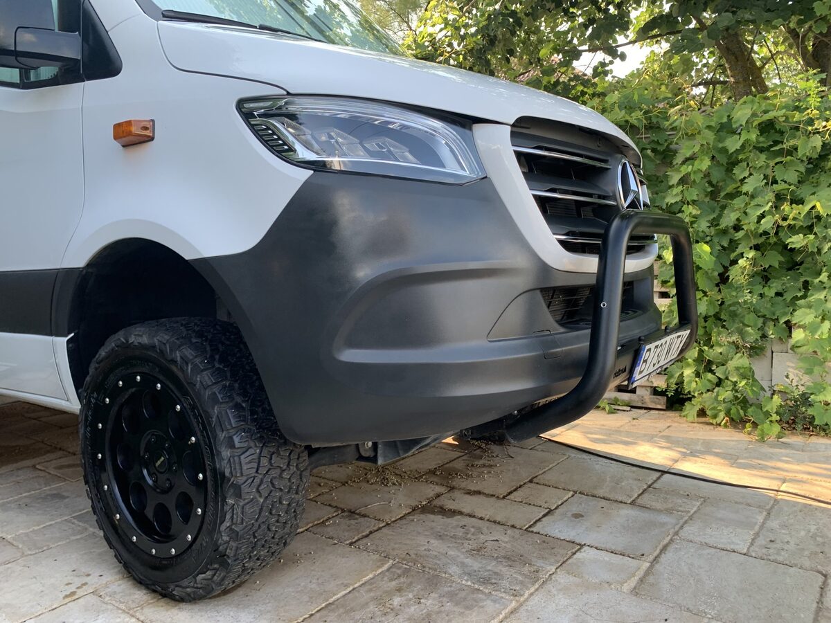 Frankia Yukon 4x4 front wheel and off-road tyre